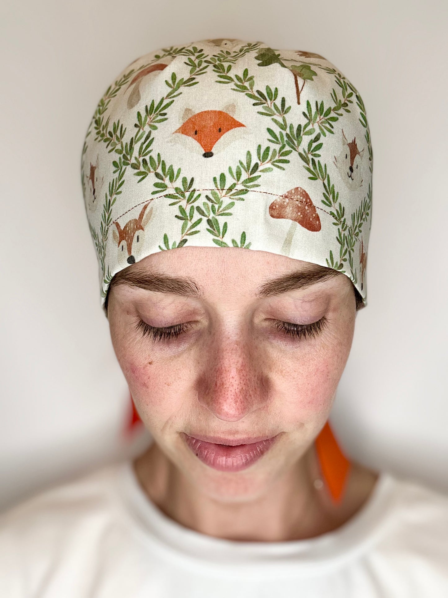 Ribbon Back-Woodland Laurel: Euro-Style Scrub Cap