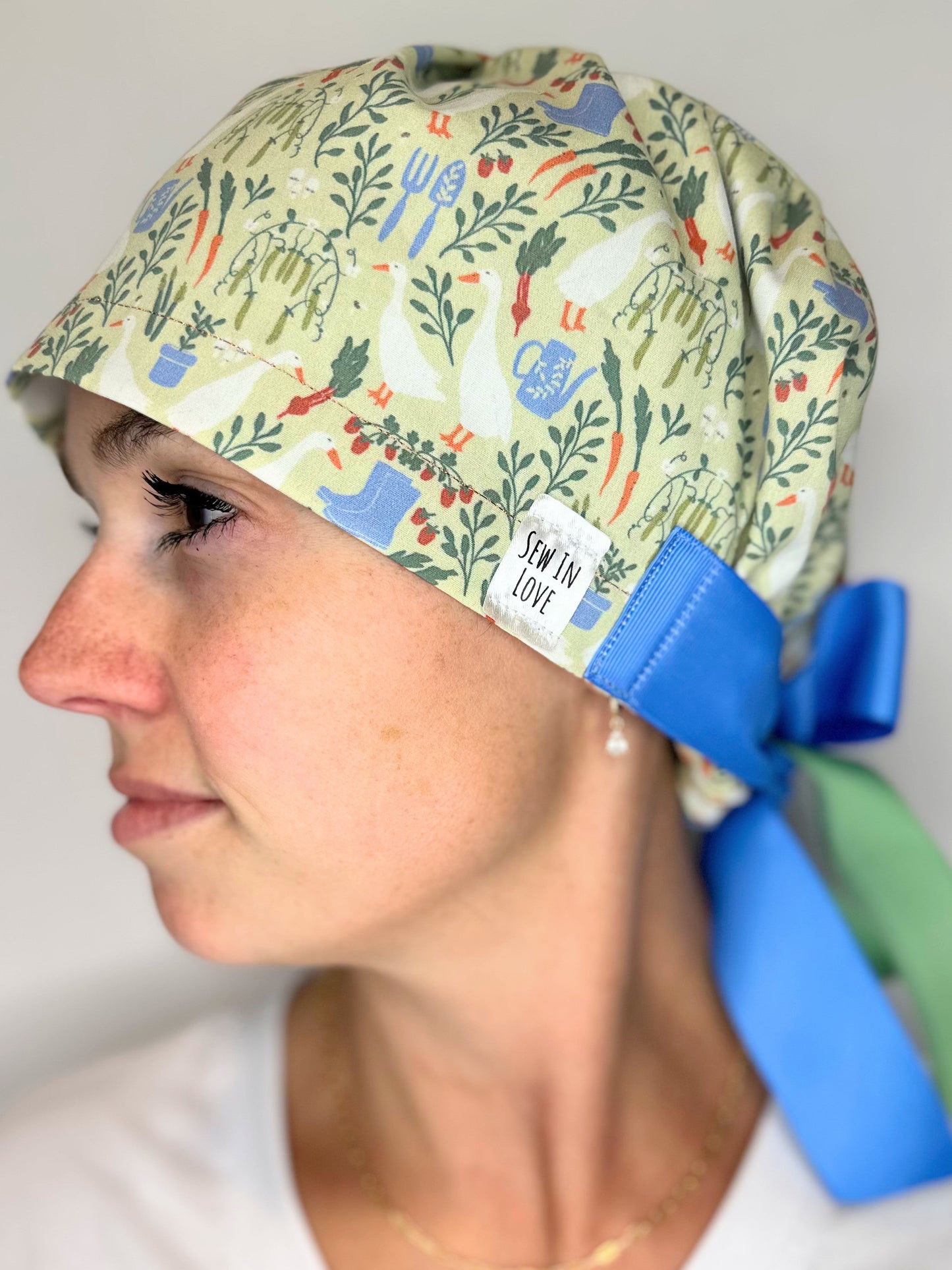 Ribbon Back-Garden Goose: Euro-Style Scrub Cap