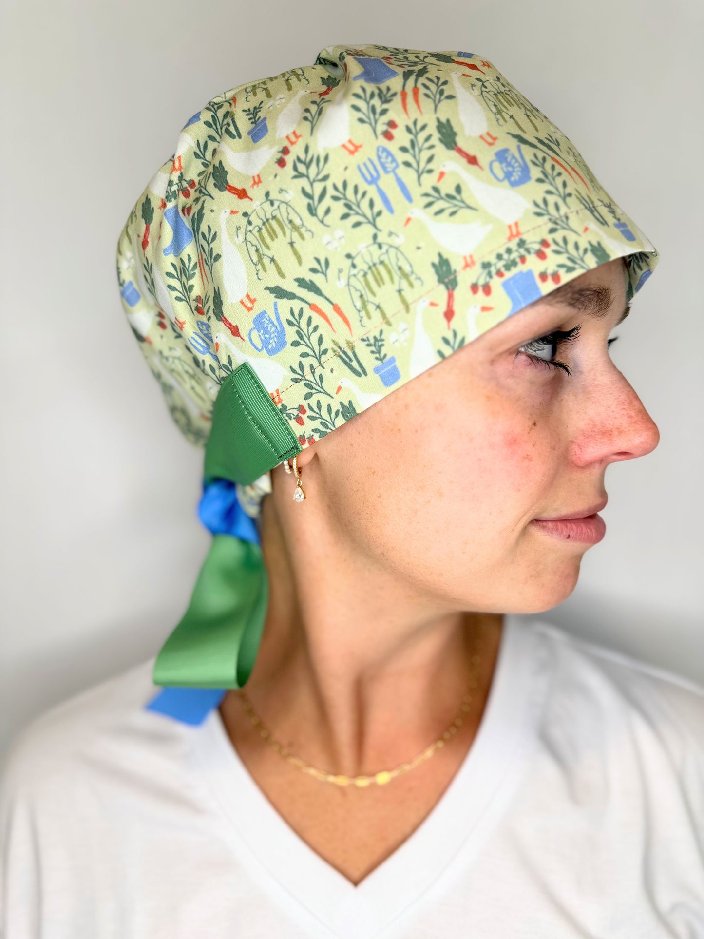 Ribbon Back-Garden Goose: Euro-Style Scrub Cap