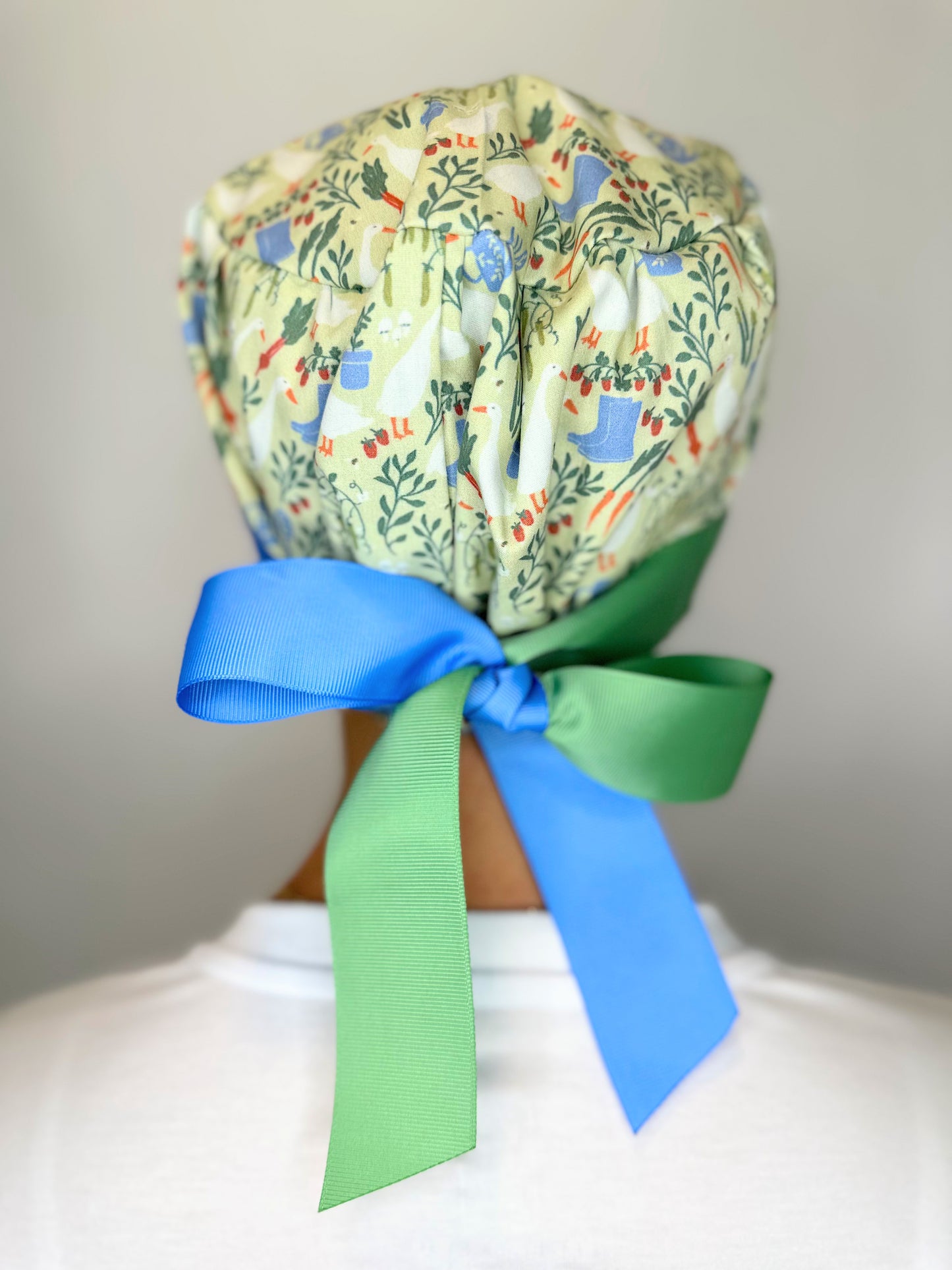 Ribbon Back-Garden Goose: Euro-Style Scrub Cap