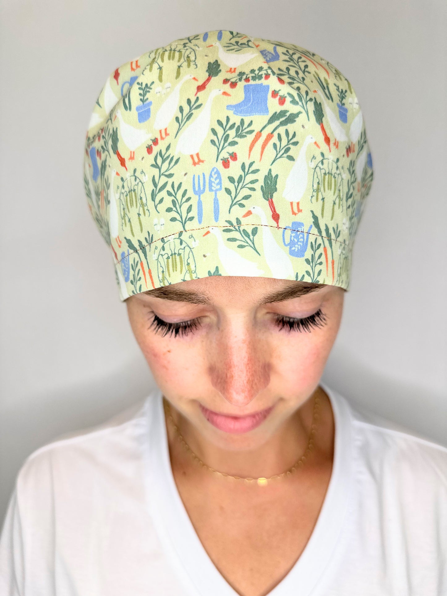 Ribbon Back-Garden Goose: Euro-Style Scrub Cap
