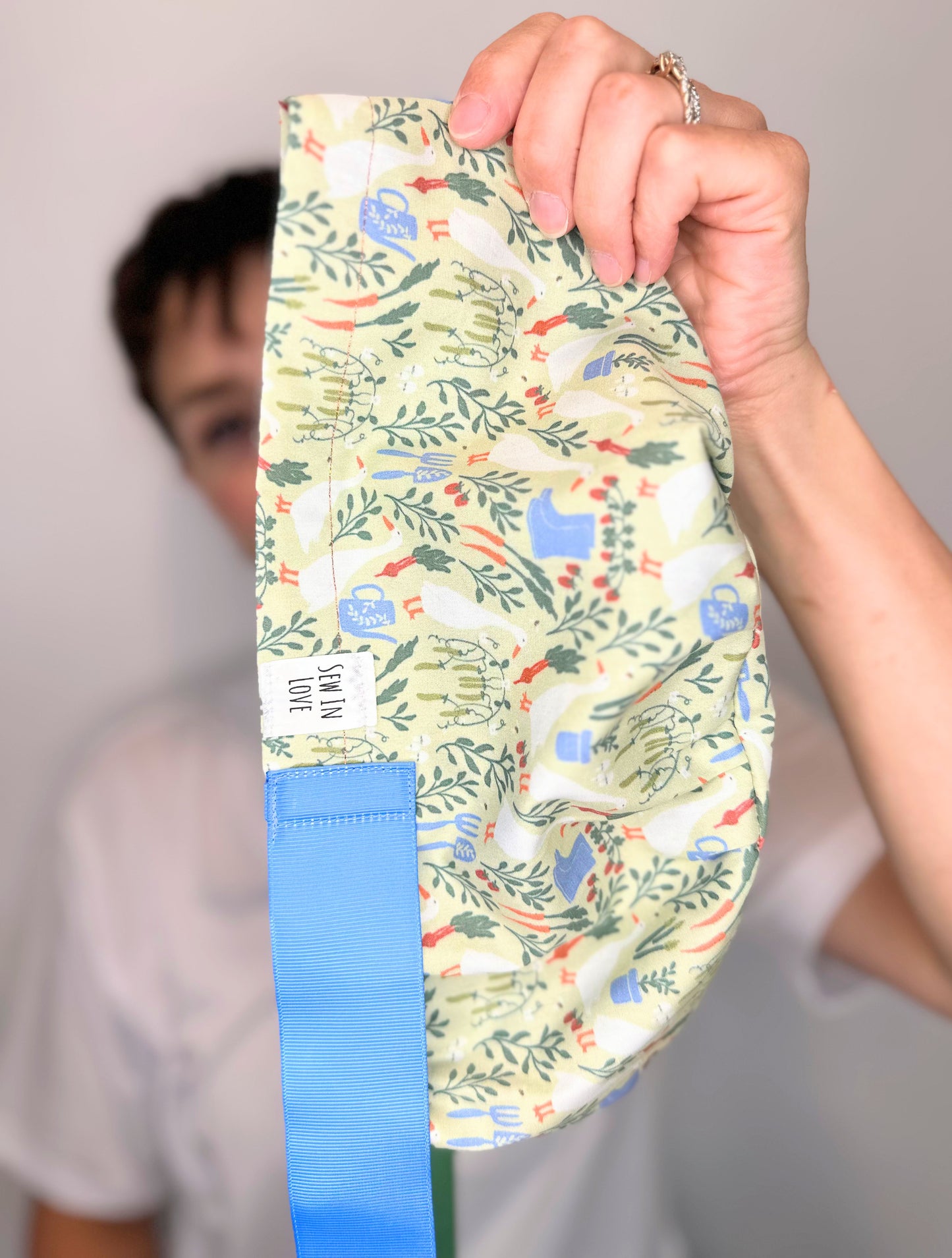 Ribbon Back-Garden Goose: Euro-Style Scrub Cap